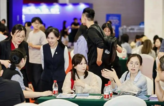 浙江舉辦外貿(mào)綜合資源對(duì)接會(huì) 兩千外貿(mào)企業(yè)合力拓市場(chǎng)